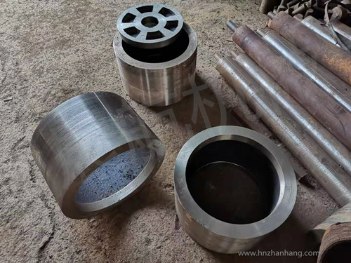 山西客户到车间参观试机对辊破碎机