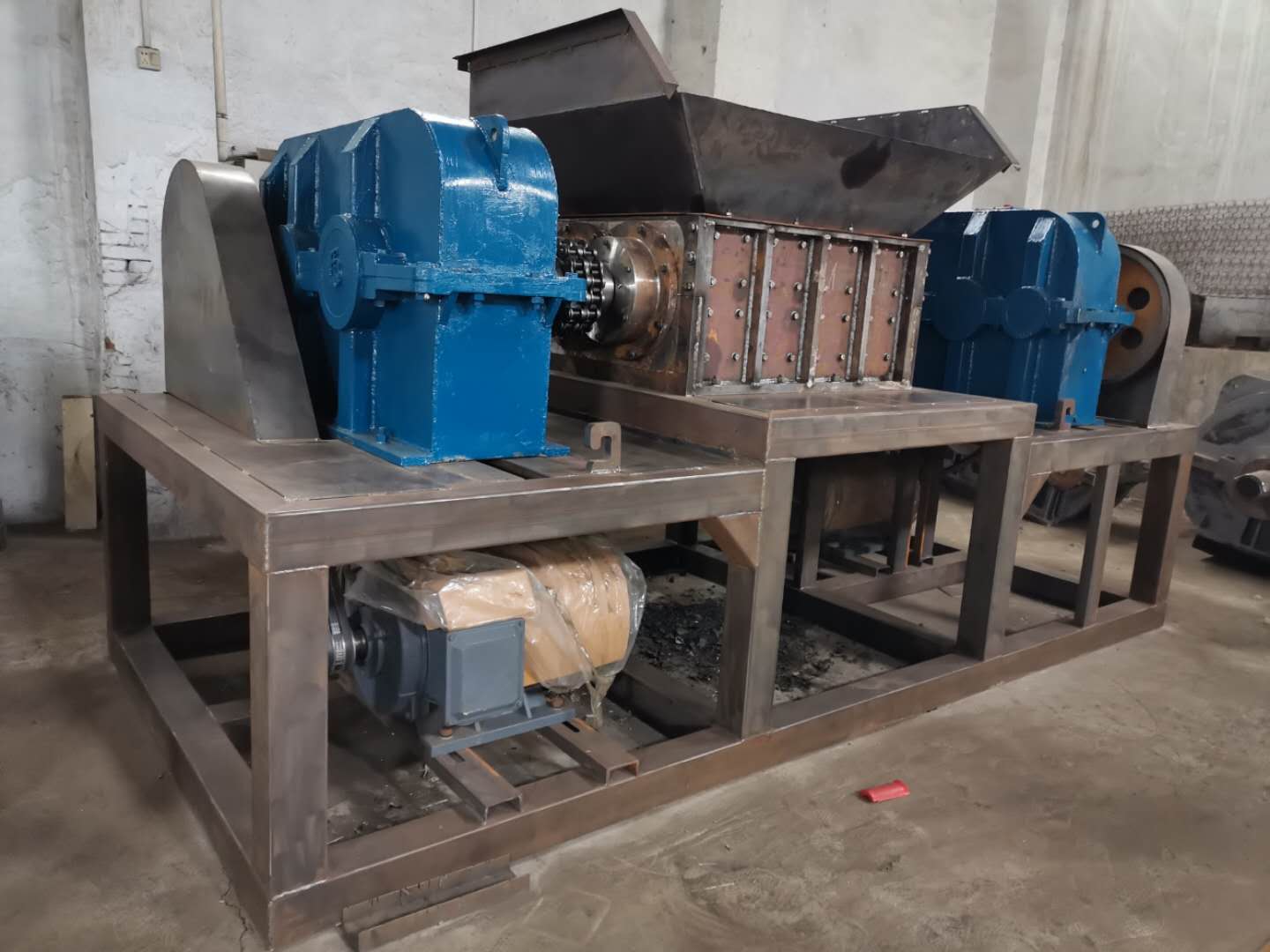 客户订制的1800机箱即将完工