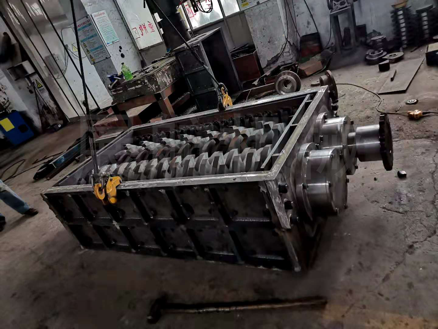 1800废钢撕碎机机箱发货视频