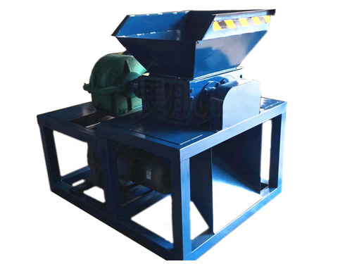 400撕碎机为用户粉碎香木视频