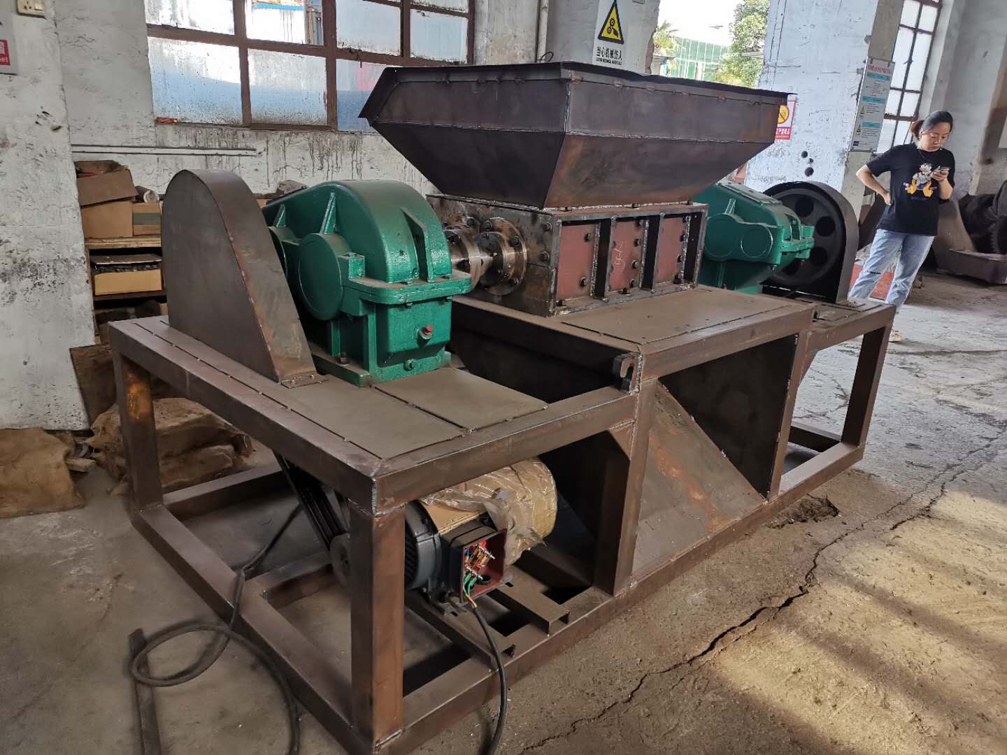 600型撕碎机破碎灭水器现场视频