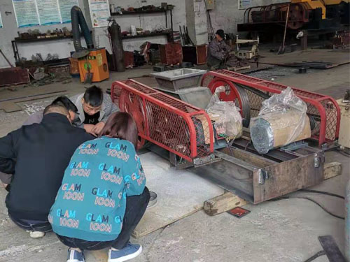 耐火材料试机效果—425对辊破碎机