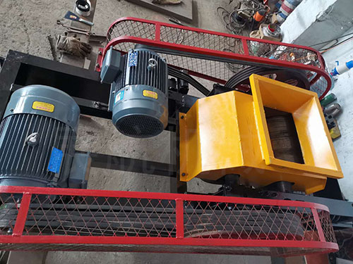 800*600对辊破碎机发货发往安徽–破碎煤矸石