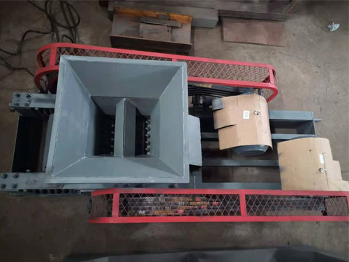 客户定制425齿辊破碎机已完工