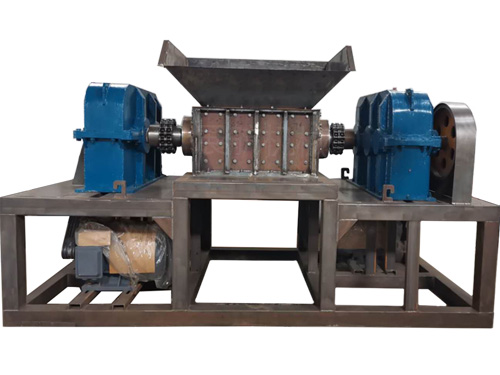 800型撕碎机试机–立式冰箱破碎